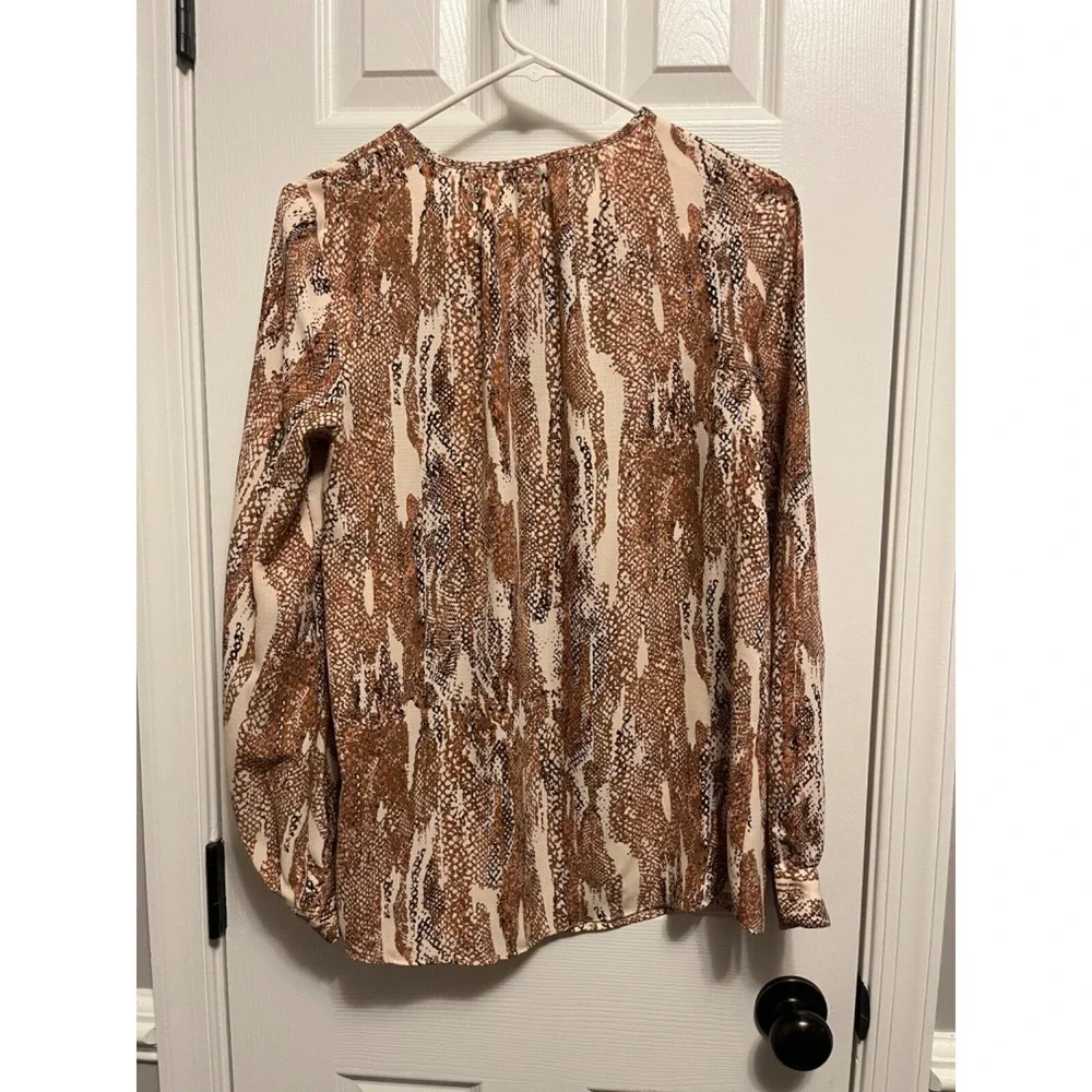 NWT Nine West Brown Snake Print Button Long Sleeve Blouse Top. Womens Size Small